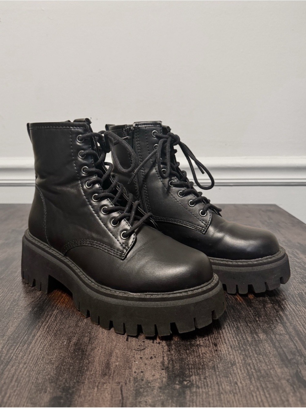 Madden Girl Black Chunky Platform Combat Boots Size 6